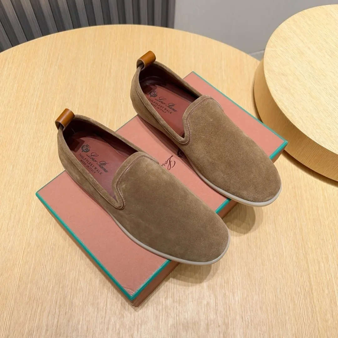 Men's shoes 400💰[loro piana] 2025 new moccasins, popular casual sneakers for street men. The shoes are made of first-layer suede leather uppers with rubber soles, a classic. The complex craftsmanship and meticulous structure make the shoes light and soft, allowing you to walk comfortably and freely. Perfect for summer wear. Yardage: 38-45.